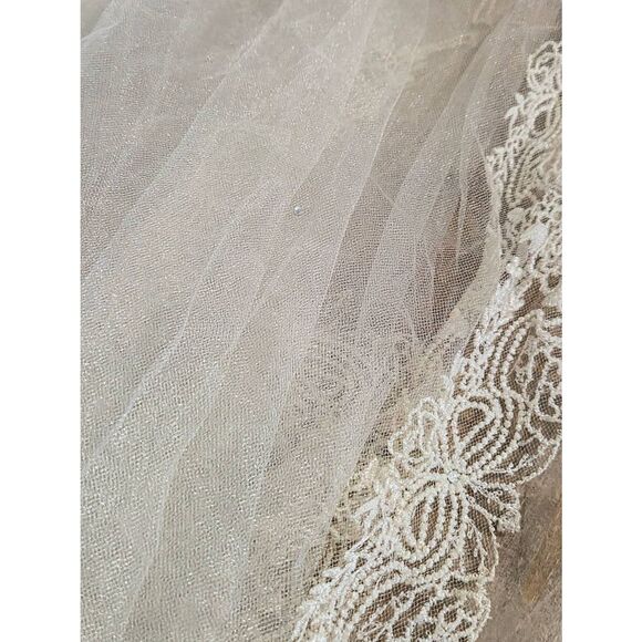 Alecon lace chapel length veil - Picture 3 of 7
